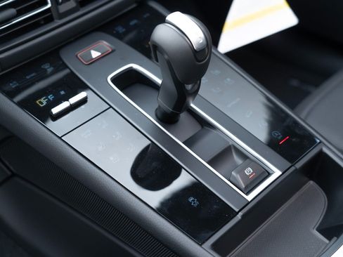 Certified 2026 Porsche Macan AWD/4WD image 19