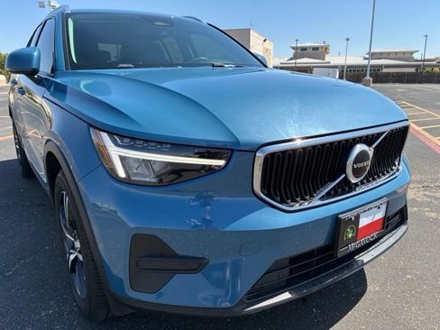Used 2023 Volvo XC40 B4 Core w/ Convenience Package FWD image 9