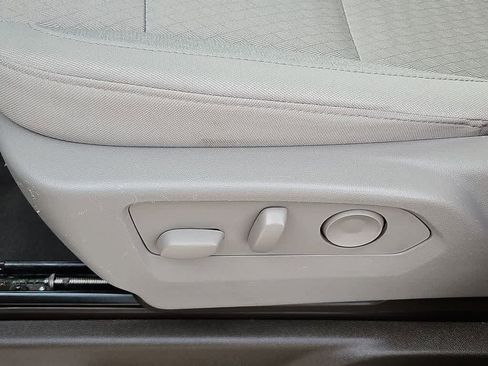 Used 2025 Chevrolet Silverado 1500 LT image 17