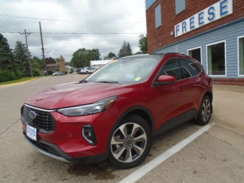 Used 2023 Ford Escape Platinum w/ Premium Technology Package AWD/4WD image 1