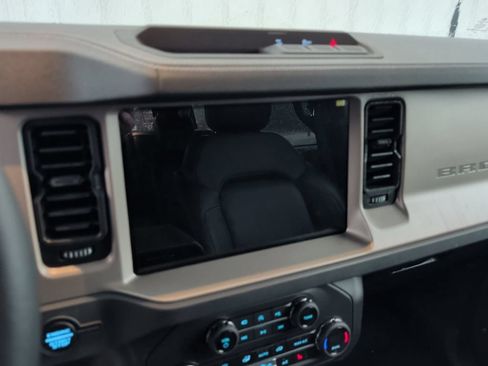 Used 2025 Ford Bronco Outer Banks AWD/4WD image 8