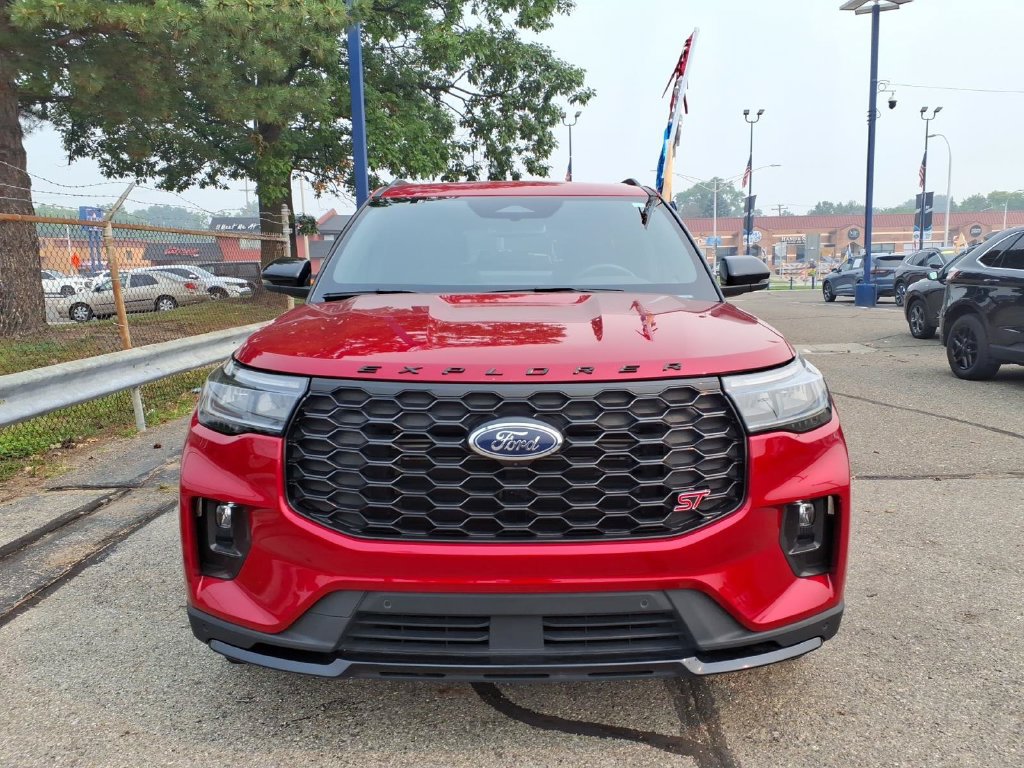 Certified 2025 Ford Explorer ST AWD/4WD image 3