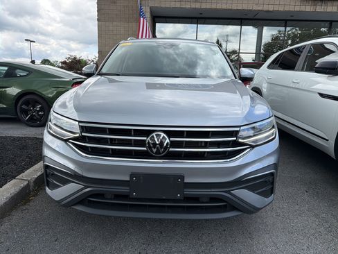 Used 2024 Volkswagen Tiguan SE AWD/4WD image 3
