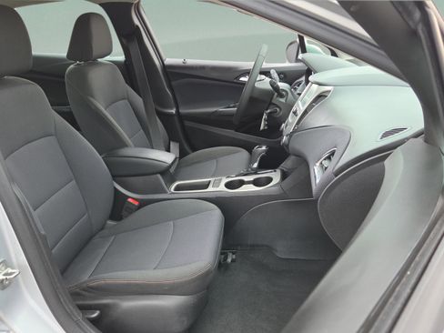 Used 2018 Chevrolet Cruze LS image 24
