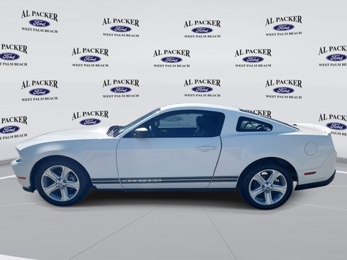 Used 2010 Ford Mustang Premium image 2