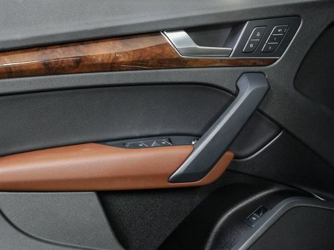 Used 2020 Audi Q5 2.0T Premium w/ Convenience Package image 6