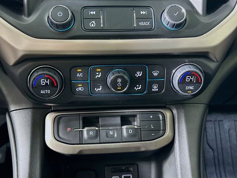 Used 2023 GMC Acadia Denali w/ Denali Ultimate Package FWD image 24