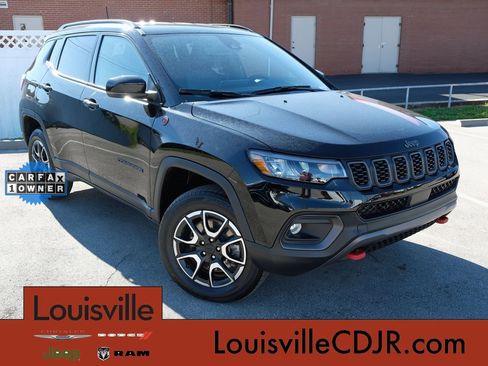 Used 2024 Jeep Compass Trailhawk image 1