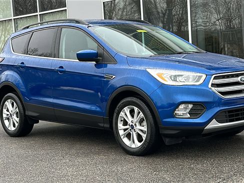 Used 2017 Ford Escape SE w/ Equipment Group 201A image 2