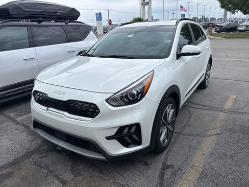 Used 2022 Kia Niro Touring Special Edition FWD image 3