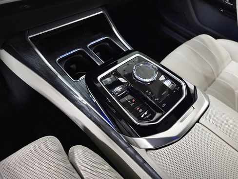 Used 2023 BMW 760i xDrive w/ Luxury Rear Seating Package AWD/4WD image 40
