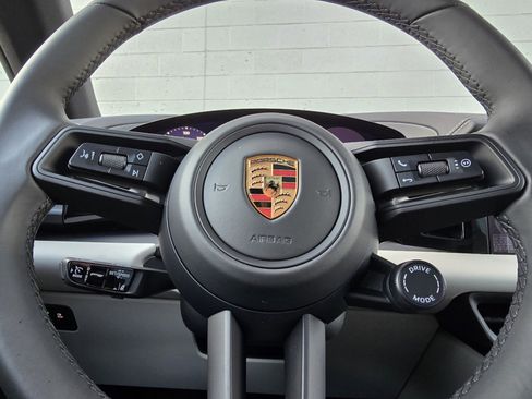 New 2025 Porsche Macan 4S Electric image 17