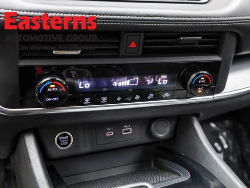 Used 2023 Nissan Rogue SV image 20