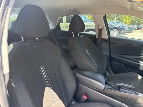 Used 2023 Hyundai Elantra SEL FWD image 15