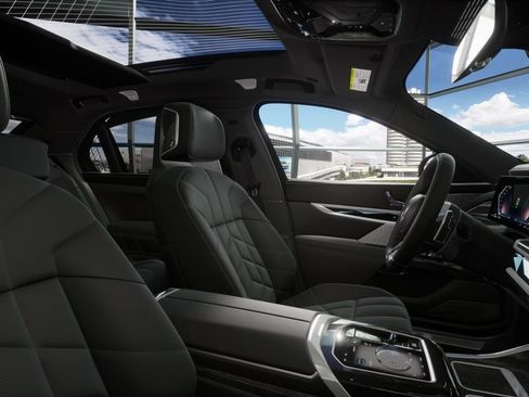 New 2026 BMW 760i xDrive image 9