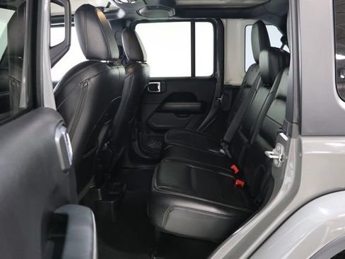Used 2019 Jeep Wrangler Unlimited Sahara AWD/4WD image 31