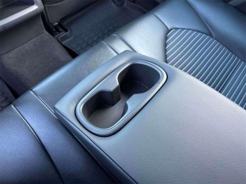 Used 2018 Toyota Camry SE image 12