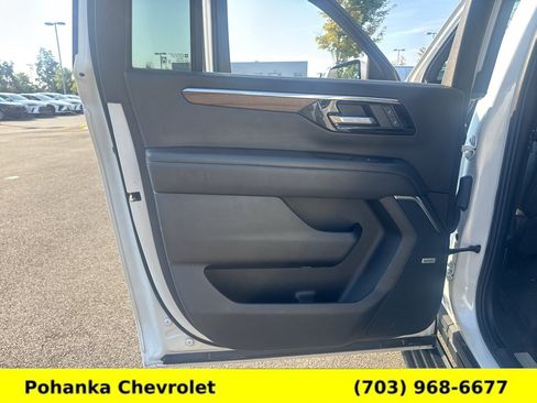 Used 2025 Chevrolet Suburban High Country AWD/4WD image 30