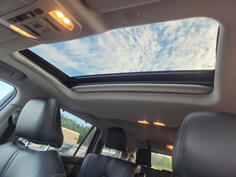 Used 2021 Toyota Highlander XLE AWD/4WD image 22
