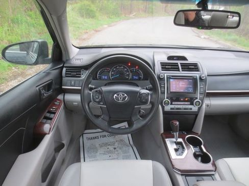 Used 2013 Toyota Camry XLE FWD image 9