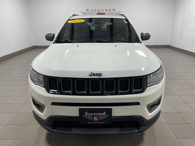 Used 2021 Jeep Compass Latitude w/ Sun and Sound Group AWD/4WD image 2