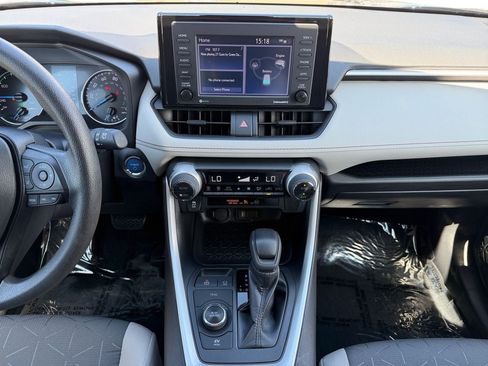 Used 2021 Toyota RAV4 XLE AWD/4WD image 12
