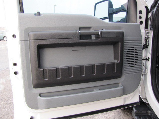 Used 2015 Ford F550 2WD Regular Cab Super Duty image 27