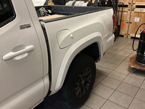 Used 2023 Toyota Tacoma SR5 w/ Technology Package RWD image 6