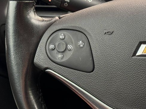 Used 2017 Chevrolet Impala LT w/ Convenience Package FWD image 27