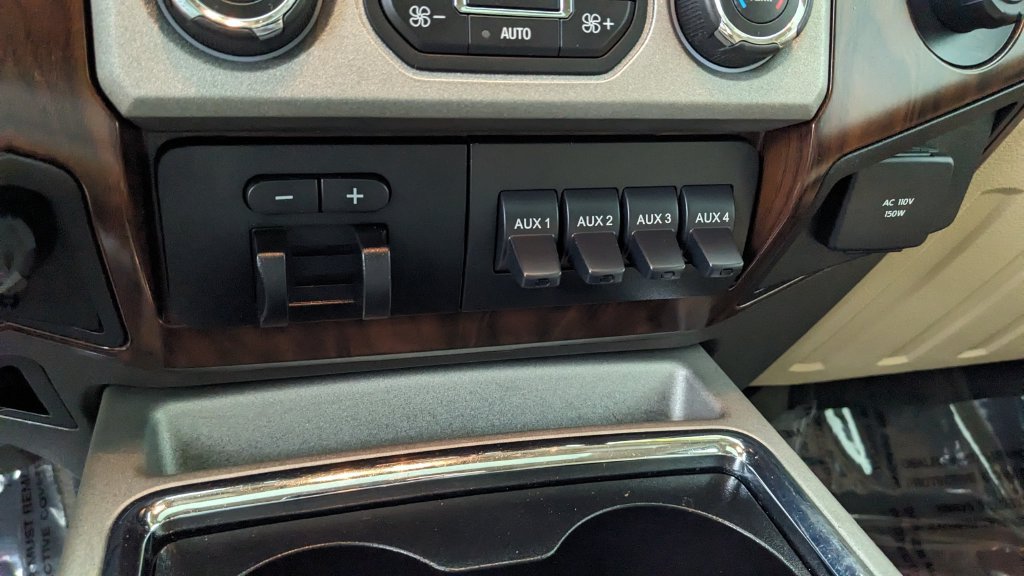 Used 2015 Ford F350 Lariat w/ Lariat Ultimate Package AWD/4WD image 32