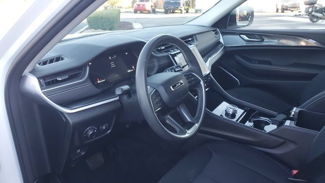 Used 2022 Jeep Grand Cherokee L Laredo w/ Luxury Tech Group I AWD/4WD image 7