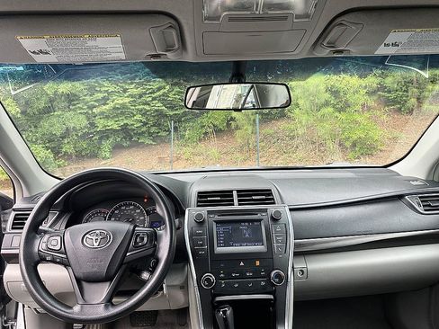 Used 2015 Toyota Camry LE FWD image 19