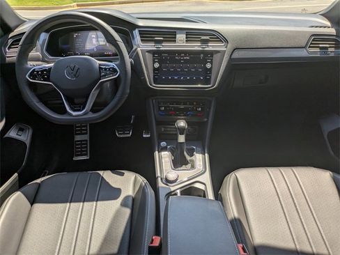 Used 2024 Volkswagen Tiguan SE R-Line image 16