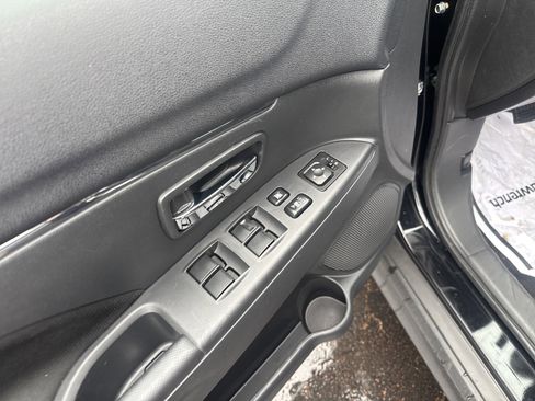 Used 2025 Mitsubishi Outlander Sport ES AWD/4WD image 16