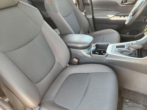 Used 2025 Toyota RAV4 LE image 10