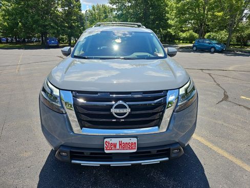 Used 2024 Nissan Pathfinder Platinum AWD/4WD image 9