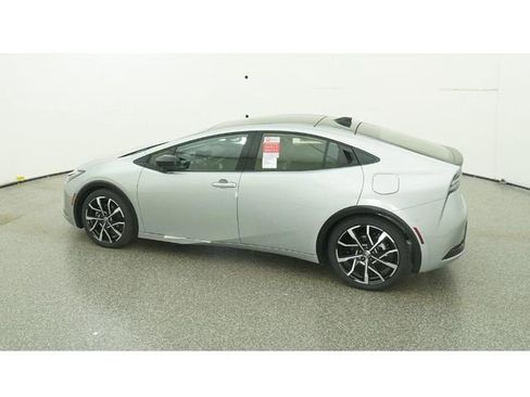 New 2026 Toyota Prius Plug-In Hybrid FWD image 4