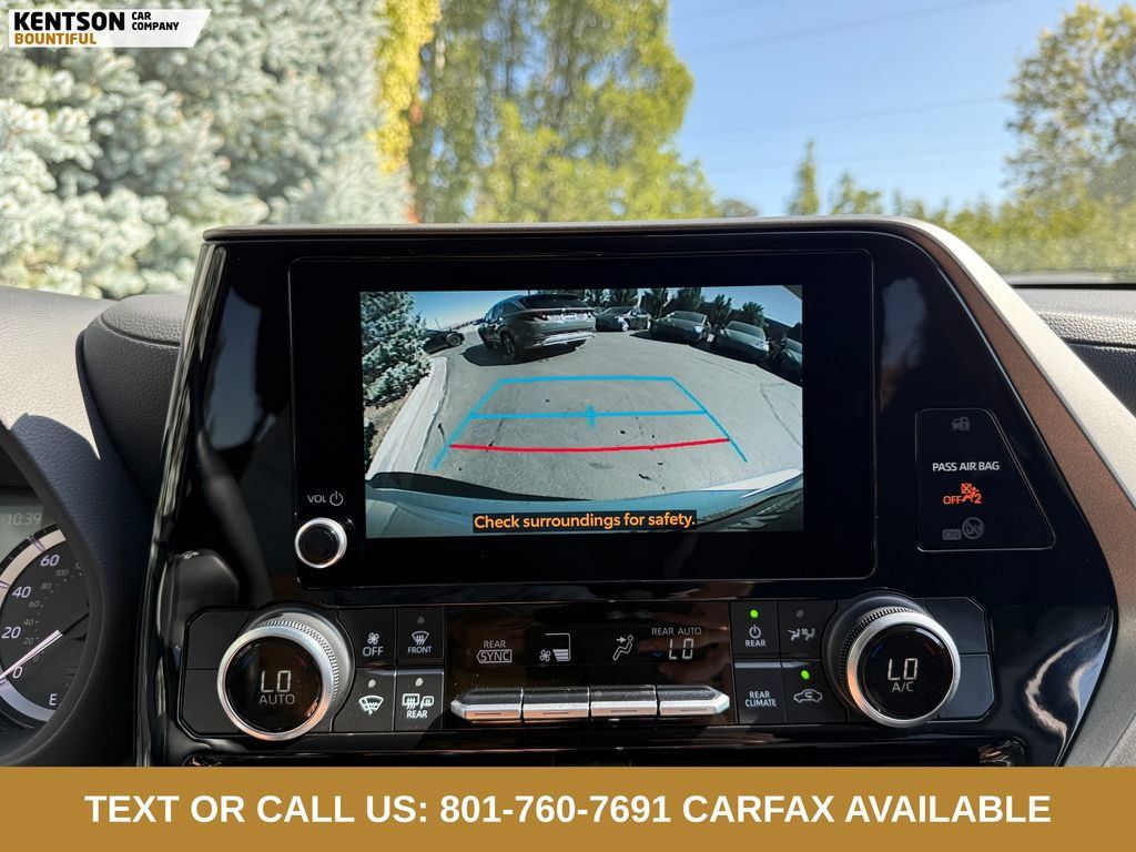 Used 2025 Toyota Highlander LE AWD/4WD image 25