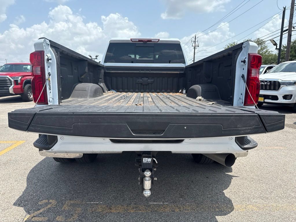 Used 2026 Chevrolet Silverado 3500 High Country w/ High Country Premium Package AWD/4WD image 9