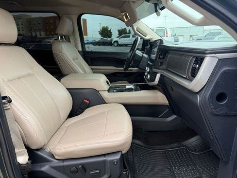 Used 2022 Ford Expedition Max XLT RWD image 3