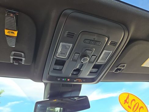 Used 2024 GMC Yukon Denali AWD/4WD image 28