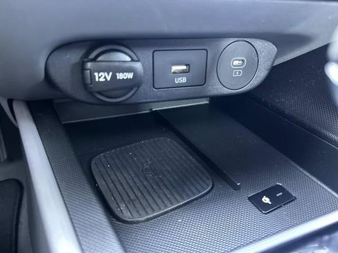 Certified 2025 Hyundai Elantra SEL FWD image 32