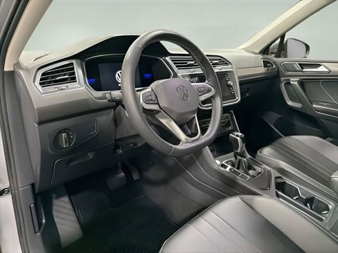 Used 2022 Volkswagen Tiguan SE w/ Panoramic Sunroof Package image 10