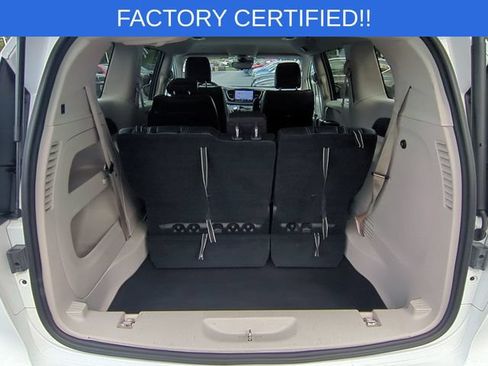Certified 2023 Chrysler Pacifica Touring-L FWD image 32