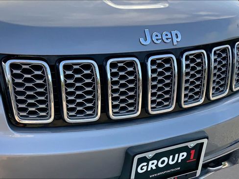 Used 2020 Jeep Grand Cherokee Overland AWD/4WD image 30