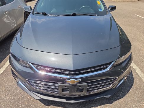 Used 2017 Chevrolet Malibu Hybrid w/ Leather Package FWD image 8