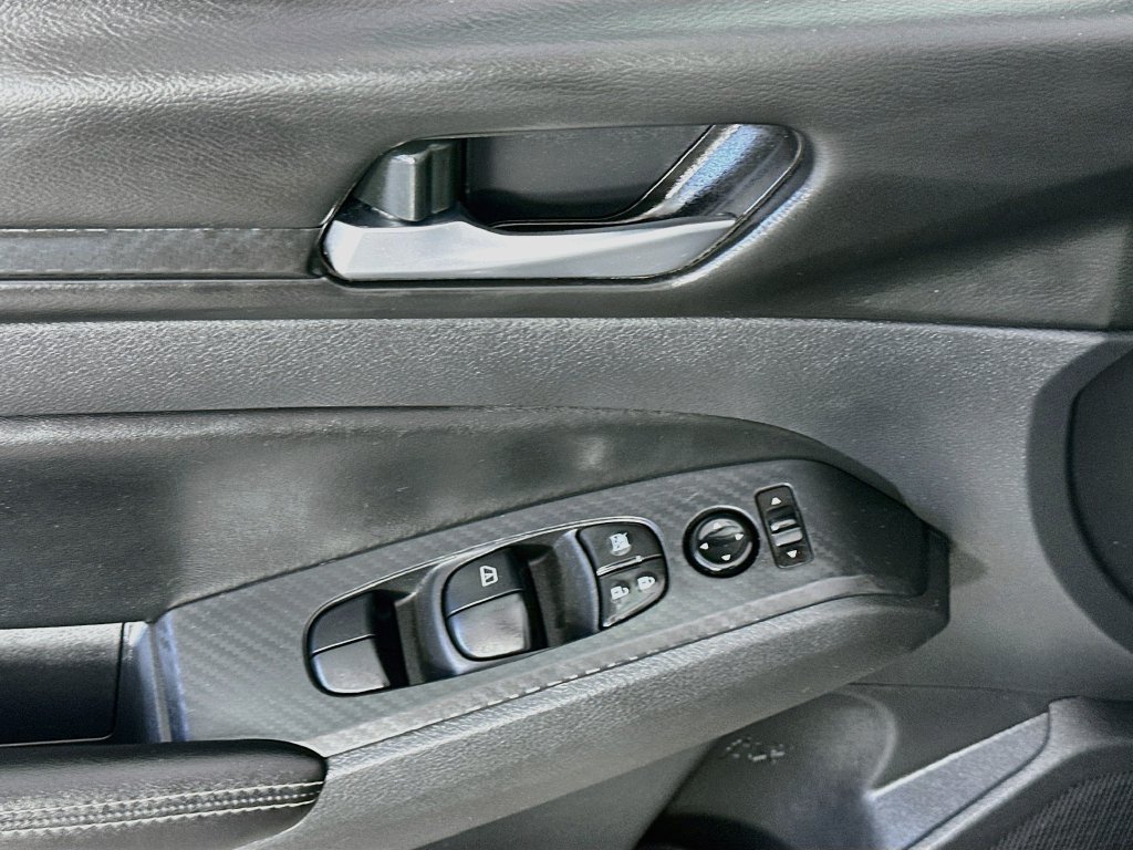 Used 2025 Nissan Altima 2.5 SV FWD image 23