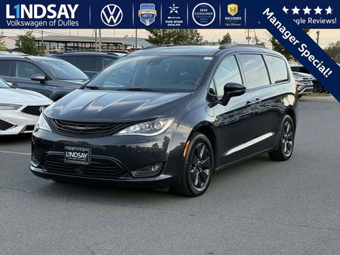Used 2019 Chrysler Pacifica Limited w/ Advanced Safetytec Group image 3