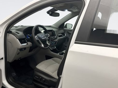 Used 2023 GMC Terrain SLE w/ Driver Convenience Package image 10
