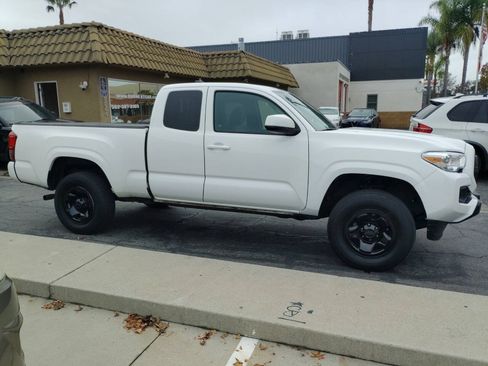 Used 2023 Toyota Tacoma SR w/ SR Convenience Package RWD image 10
